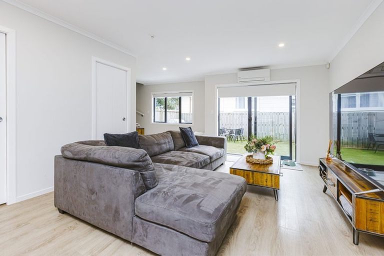 Photo of property in 2/81 Pilkington Road, Panmure, Auckland, 1072