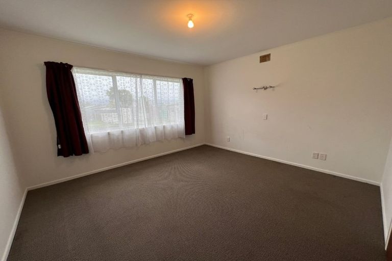 Photo of property in 2/30 Mcleod Road, Henderson, Auckland, 0612