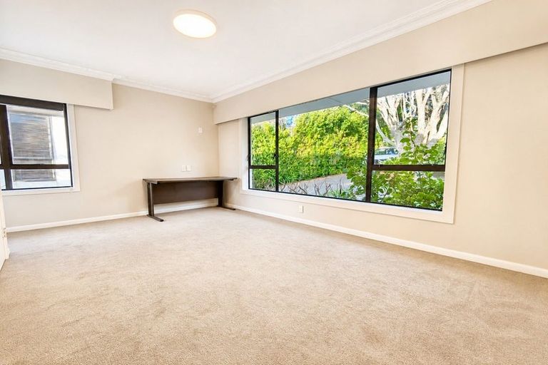 Photo of property in 2 Mellons Bay Road, Howick, Auckland, 2014