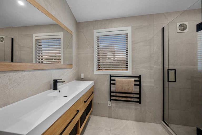 Photo of property in 1/5 Rarere Road, Hauraki, Auckland, 0622