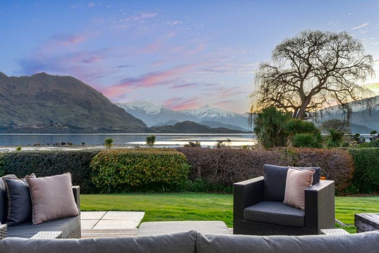 Photo of property in 186 Beacon Point Road, Wanaka, 9305