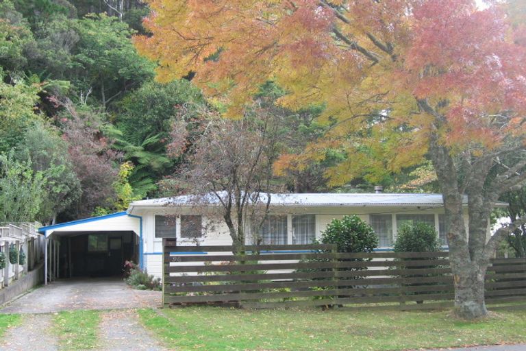 Photo of property in 96 Pinehaven Road, Pinehaven, Upper Hutt, 5019