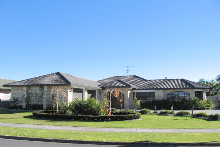 Photo of property in 13 Crannog Fen, Wattle Downs, Auckland, 2103