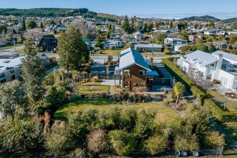 Photo of property in 168a Beacon Point Road, Wanaka, 9305