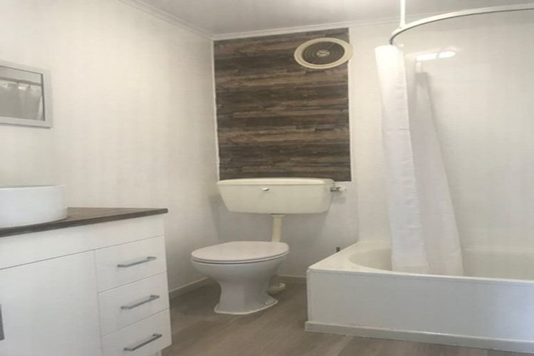 Photo of property in 72c Black Rock Road, Newlands, Wellington, 6037