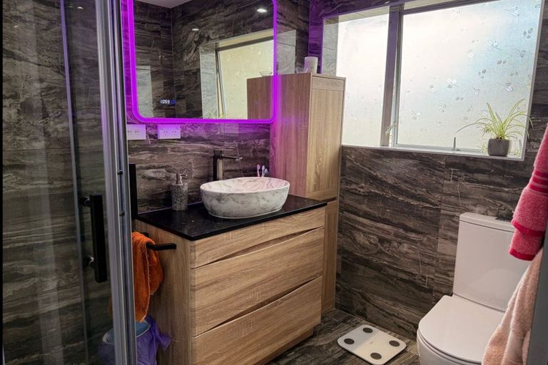 Photo of property in 16 Allington Road, Massey, Auckland, 0614