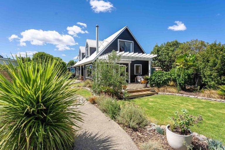 Photo of property in 16 Ngapaki Street, Waikanae Beach, Waikanae, 5036