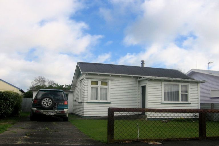 Photo of property in 108 Shamrock Street, Takaro, Palmerston North, 4412
