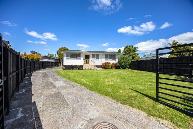 Photo of property in 8 Camphora Place, Ranui, Auckland, 0612