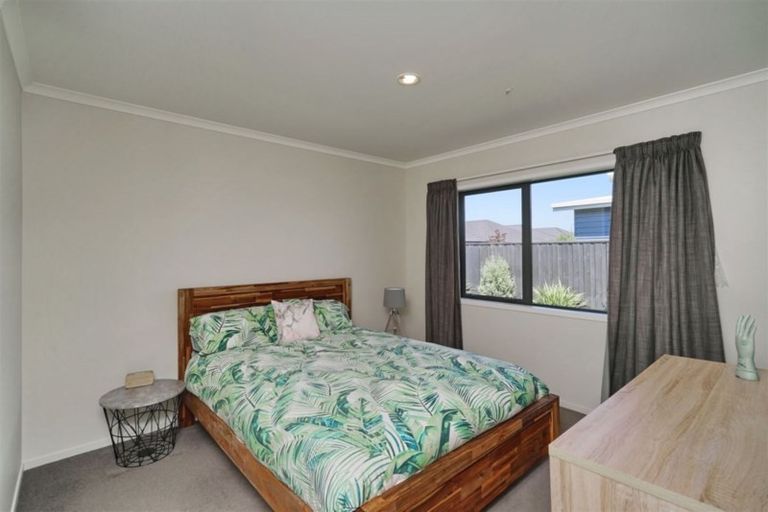 Photo of property in 52 Shillingford Boulevard, Rolleston, 7615