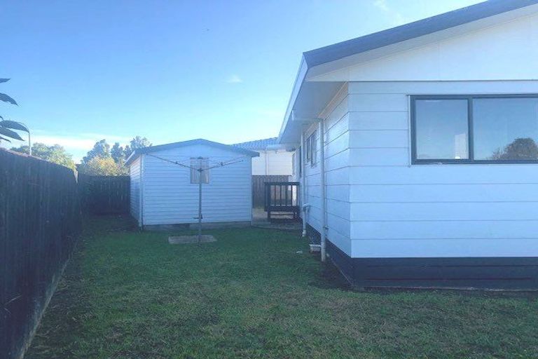 Photo of property in 2/25 Melleray Place, Randwick Park, Auckland, 2105