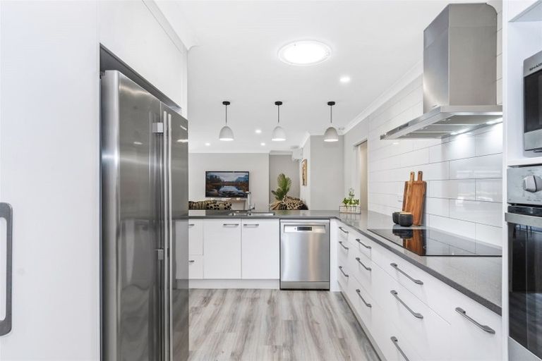 Photo of property in 19 Puhirake Crescent, Pyes Pa, Tauranga, 3112