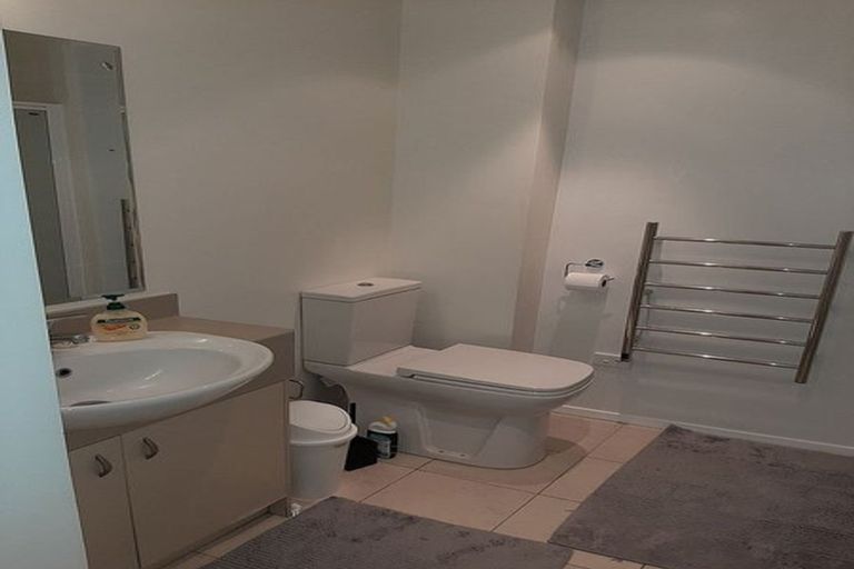 Photo of property in 2/1 Opito Way, East Tamaki, Auckland, 2013