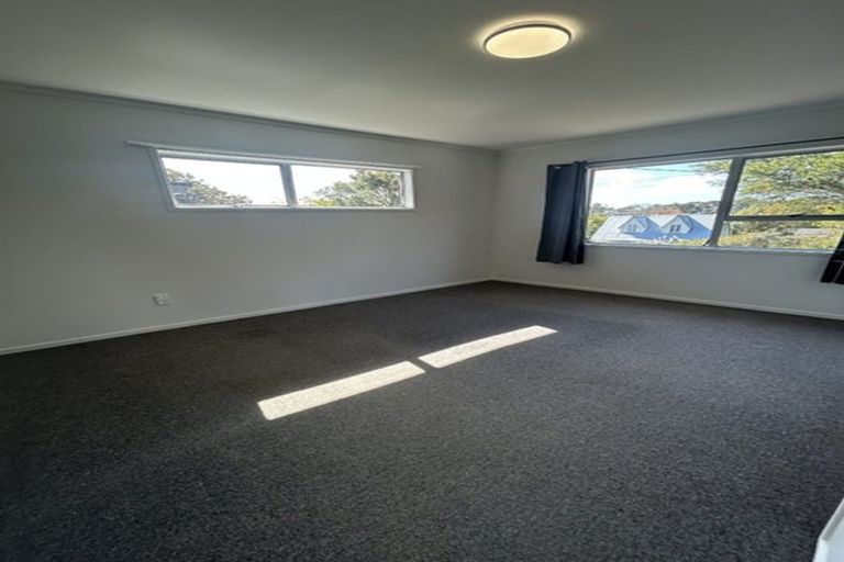 Photo of property in 19 South Lynn Road, Titirangi, Auckland, 0604