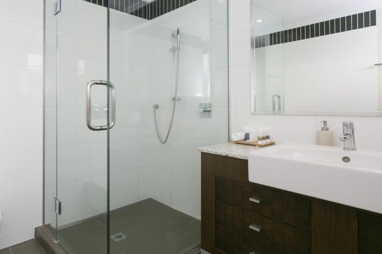 Photo of property in 1/225 Lake Terrace, Waipahihi, Taupo, 3330