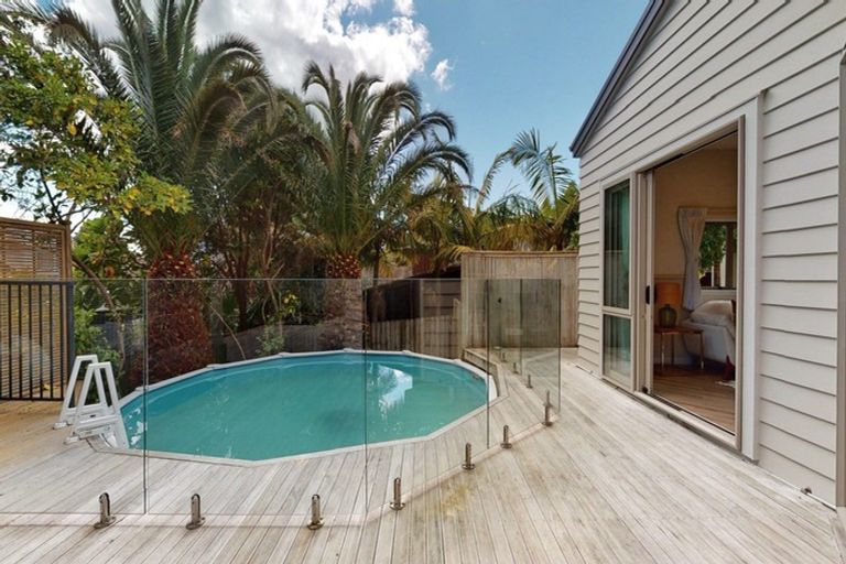 Photo of property in 39 Scarlet Oak Drive, Schnapper Rock, Auckland, 0632