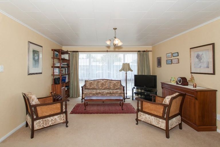 Photo of property in 12 Luton Street, Hokowhitu, Palmerston North, 4410