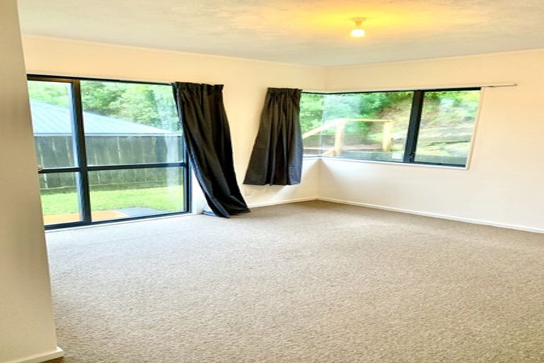 Photo of property in 5 Peter Button Place, Johnsonville, Wellington, 6037