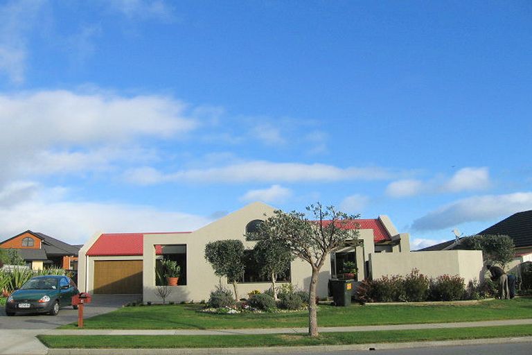 Photo of property in 4 Quadrant Heights, Paraparaumu, 5032