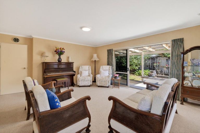 Photo of property in 4 Mcleod Place, Papamoa Beach, Papamoa, 3118