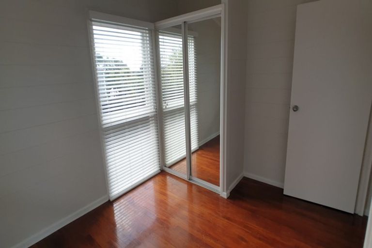 Photo of property in 56 Woodstock Road, Forrest Hill, Auckland, 0620