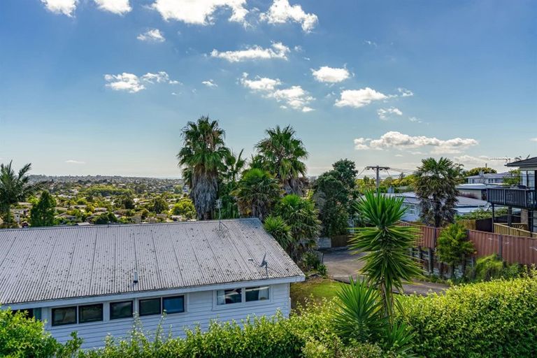 Photo of property in 2/289 Glenfield Road, Glenfield, Auckland, 0629