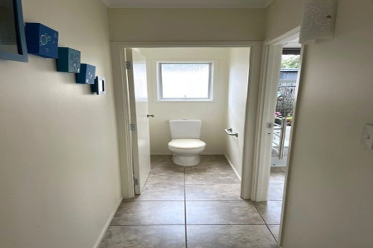 Photo of property in 6 Nea Place, Hillcrest, Auckland, 0627