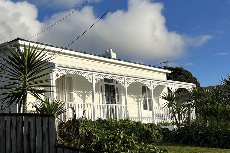 Photo of property in 77 Hine Street, New Plymouth, 4310