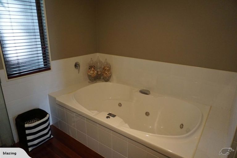 Photo of property in 15 Johnstone Drive, Fitzherbert, Palmerston North, 4410