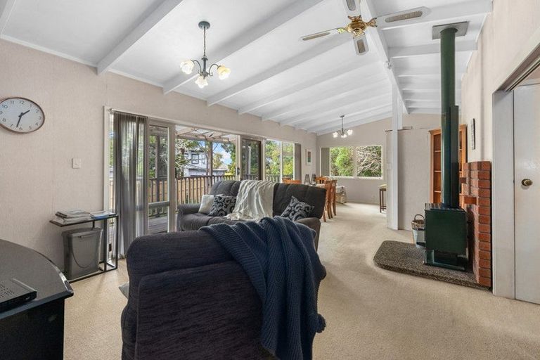 Photo of property in 35 Lyndhurst Road, Te Atatu South, Auckland, 0610