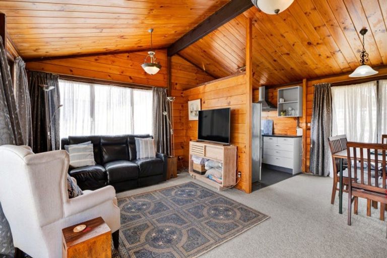 Photo of property in 17a Saint Ives Grove, Whalers Gate, New Plymouth, 4310