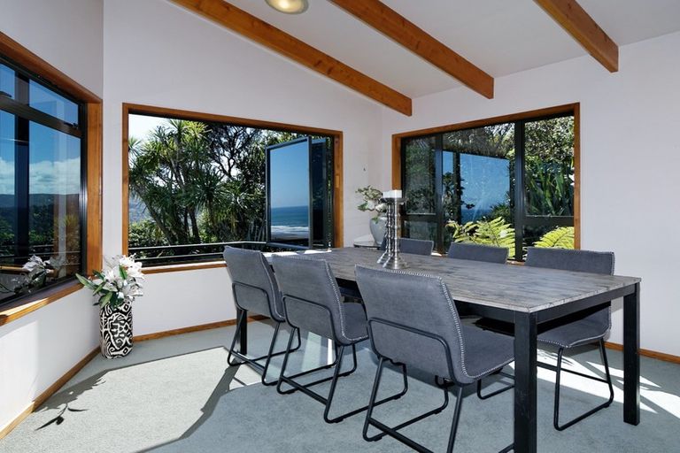 Photo of property in 26 Piha Road, Piha, 0772