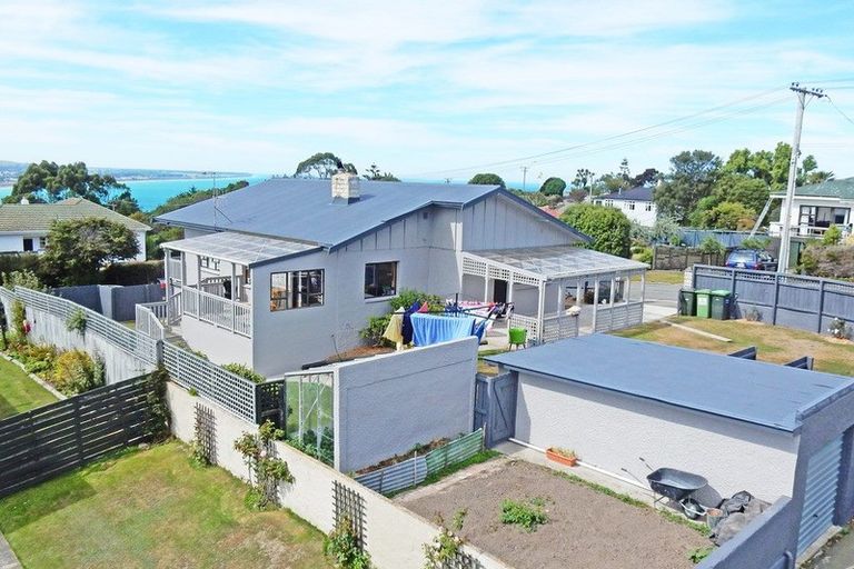 Photo of property in 9 Selwyn Street, South Hill, Oamaru, 9400