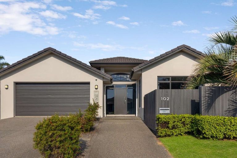 Photo of property in 102 Oriental Parade, Papamoa Beach, Papamoa, 3118