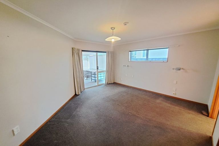 Photo of property in 2 Kawaroa Lane, New Plymouth, 4310