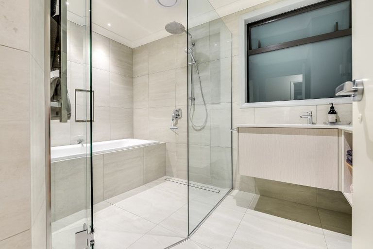 Photo of property in 145 Lake Crescent, Hamilton Lake, Hamilton, 3204