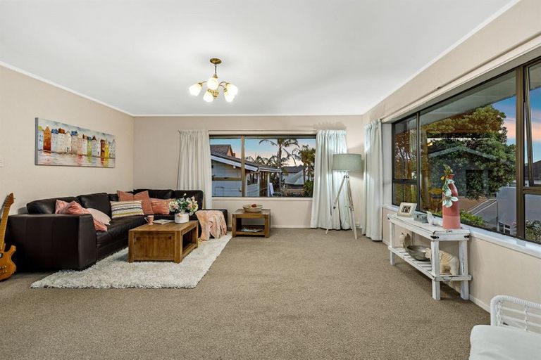 Photo of property in 2/18 Rangitoto Terrace, Milford, Auckland, 0620