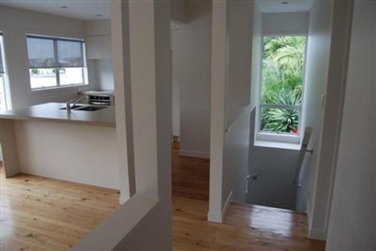 Photo of property in 3/12 Inga Road, Milford, Auckland, 0620