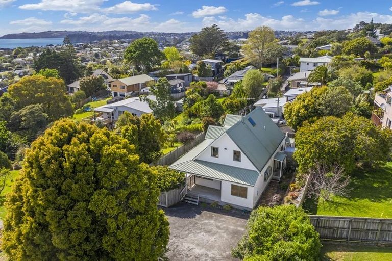 Photo of property in 27 Gledstane Road, Stanmore Bay, Whangaparaoa, 0932