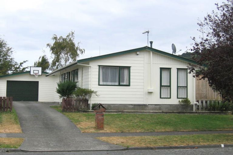 Photo of property in 37 Tacoma Drive, Totara Park, Upper Hutt, 5018