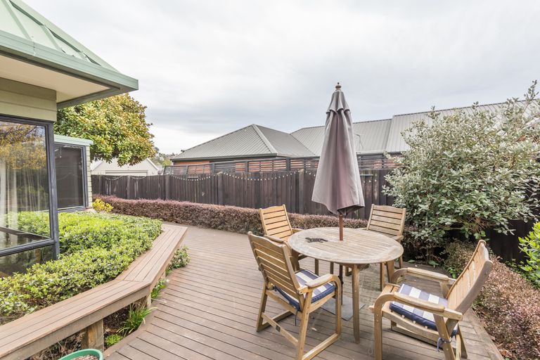 Photo of property in 2/8 Herbs Place, Cashmere, Christchurch, 8022