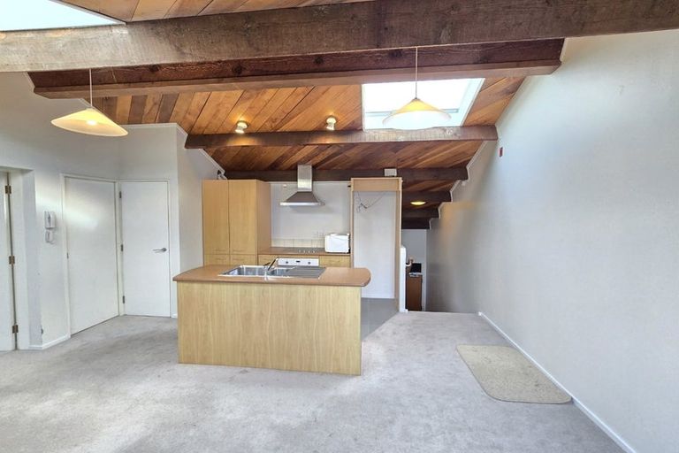 Photo of property in Metro Apartments, 21/220 Thorndon Quay, Pipitea, Wellington, 6011