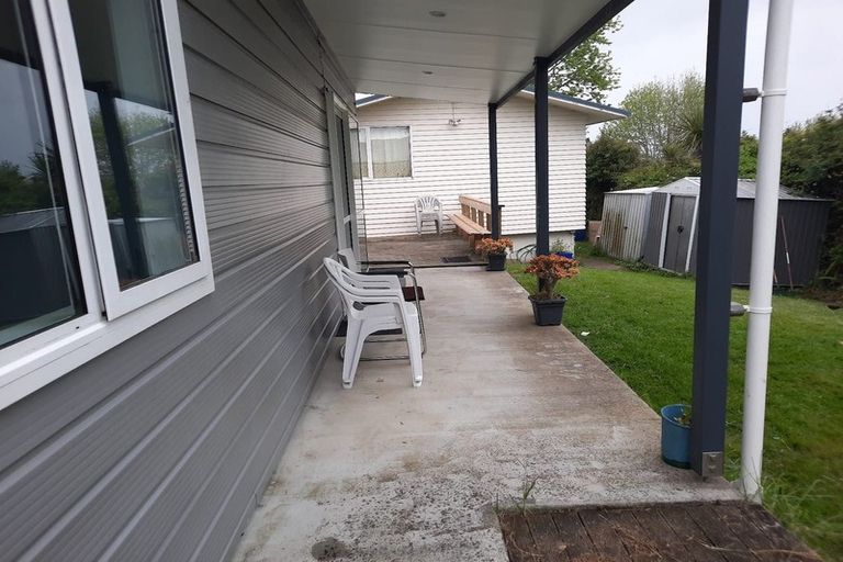 Photo of property in 5 Rickards Place, New Lynn, Auckland, 0600