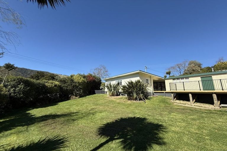 Photo of property in 27 Main Road, Havelock, 7100