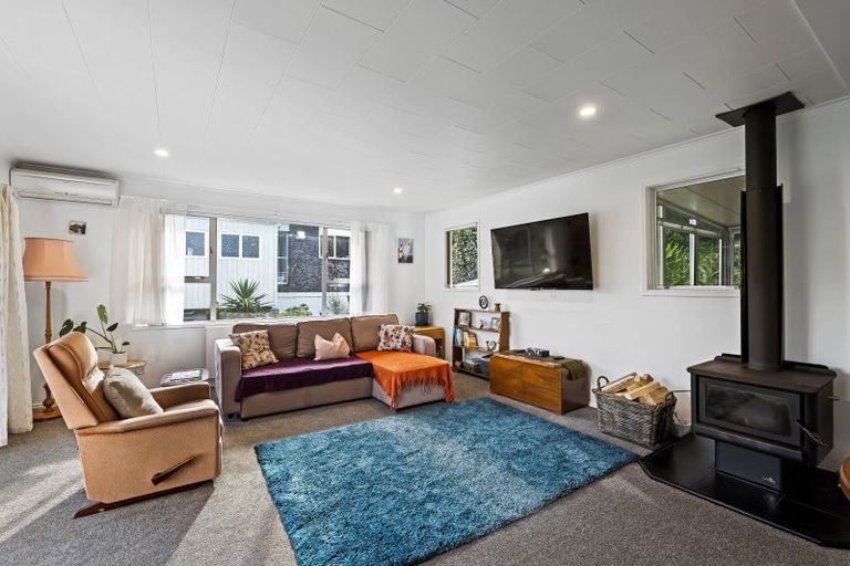 Photo of property in 21 Ambury Place, Merrilands, New Plymouth, 4312