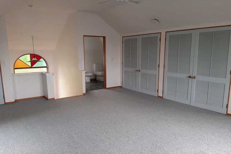 Photo of property in 28 Pohutukawa Avenue, Red Beach, 0932