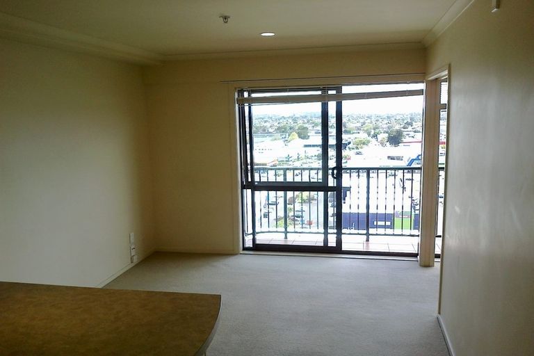 Photo of property in The Rennaissance, 14h/18 Ronwood Avenue, Manukau, Auckland, 2104