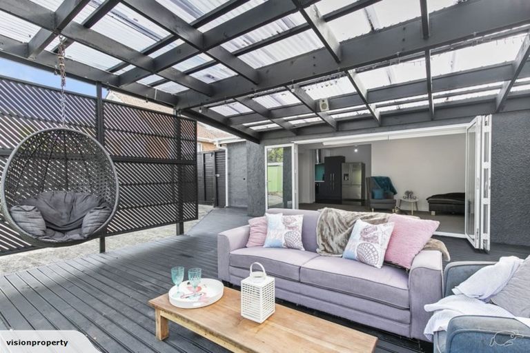 Photo of property in 142 Titirangi Road, New Lynn, Auckland, 0600