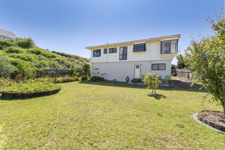 Photo of property in 37 Hicks Crescent, Waikanae Beach, Waikanae, 5036