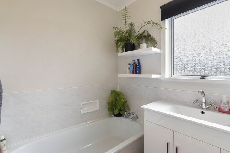 Photo of property in 254 Huatoki Street, Upper Vogeltown, New Plymouth, 4310